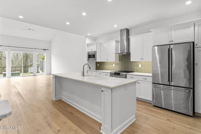 22 Cambridge Way, Colonie, NY 12110