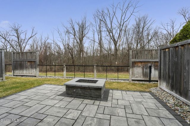 22 Cambridge Way, Colonie, NY 12110