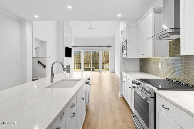 22 Cambridge Way, Colonie, NY 12110