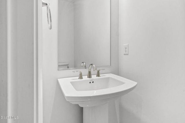 22 Cambridge Way, Colonie, NY 12110