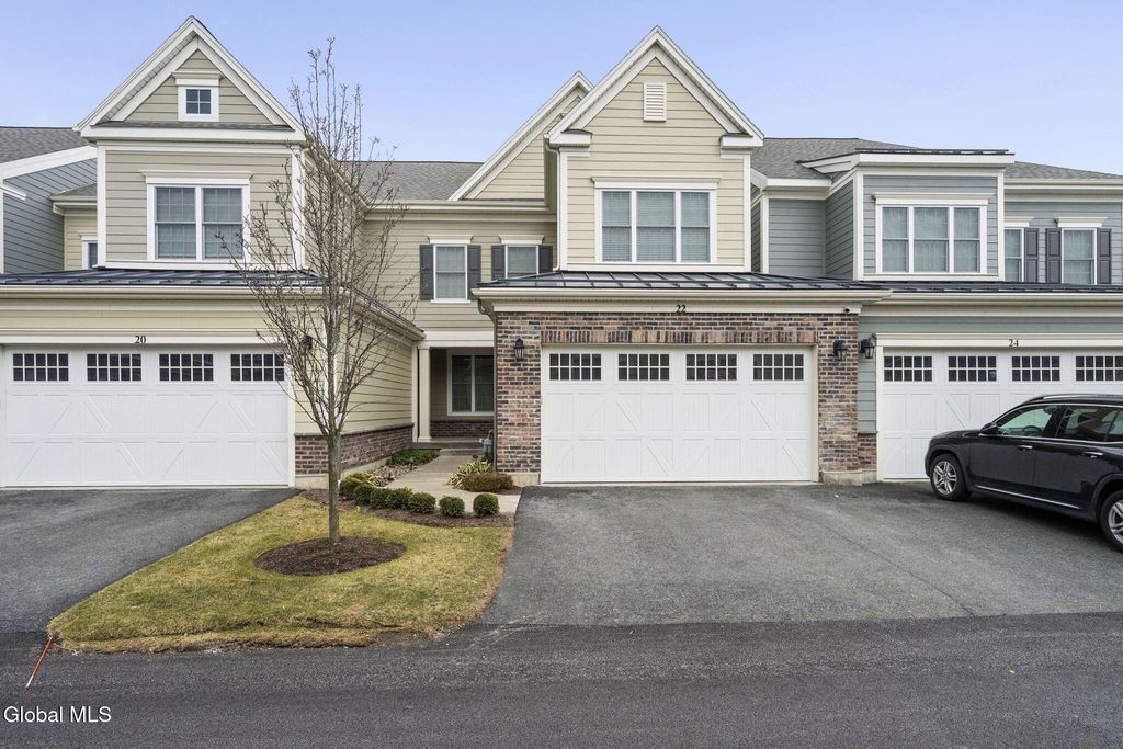 22 Cambridge Way, Colonie, NY 12110