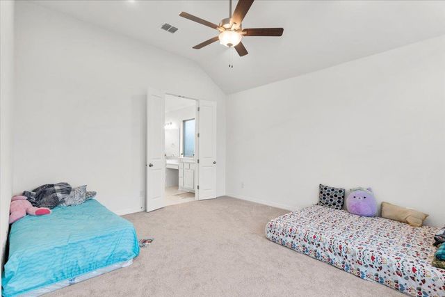 216 Hollister DR, Liberty Hill, TX 78642
