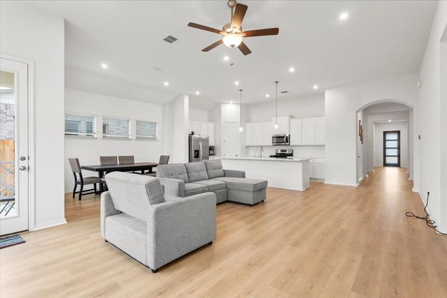216 Hollister DR, Liberty Hill, TX 78642