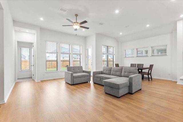 216 Hollister DR, Liberty Hill, TX 78642