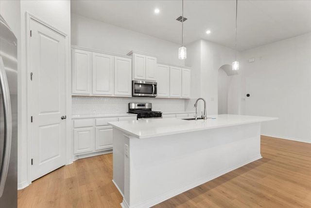 216 Hollister DR, Liberty Hill, TX 78642