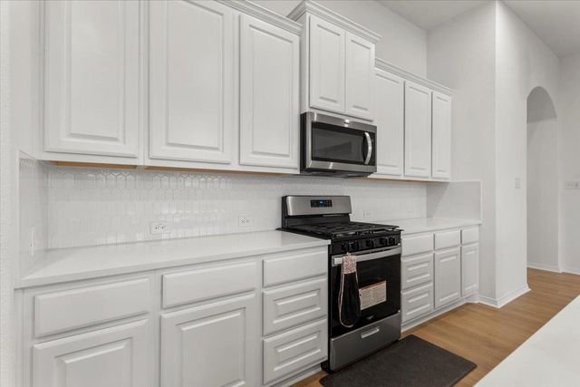 216 Hollister DR, Liberty Hill, TX 78642