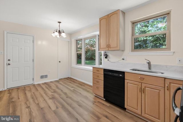 4984 SWINTON DR, Fairfax, VA 22032