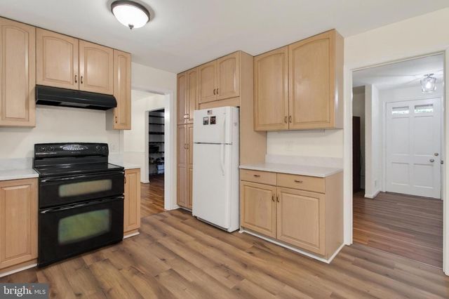 4984 SWINTON DR, Fairfax, VA 22032