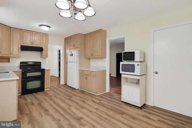 4984 SWINTON DR, Fairfax, VA 22032