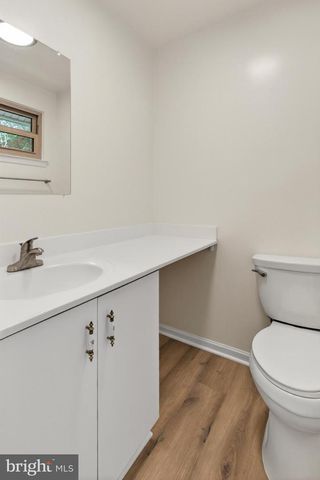 4984 SWINTON DR, Fairfax, VA 22032