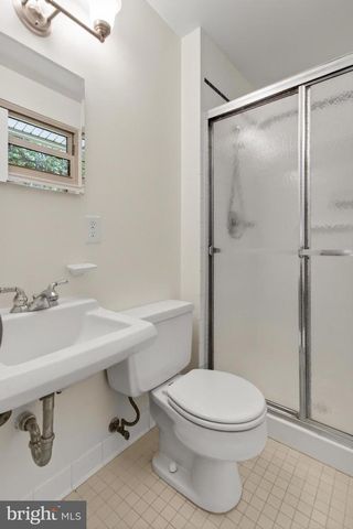4984 SWINTON DR, Fairfax, VA 22032
