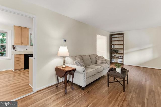 4984 SWINTON DR, Fairfax, VA 22032
