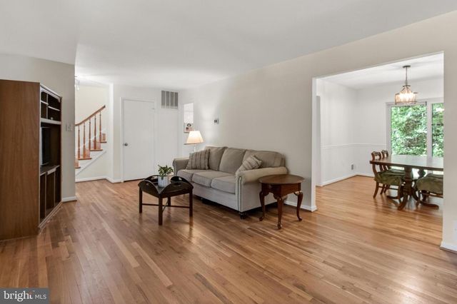 4984 SWINTON DR, Fairfax, VA 22032