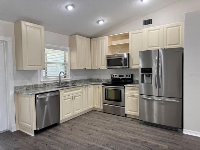 40751 W 4TH AVENUE, Umatilla, FL 32784