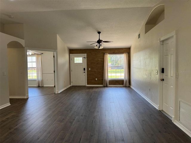 40751 W 4TH AVENUE, Umatilla, FL 32784