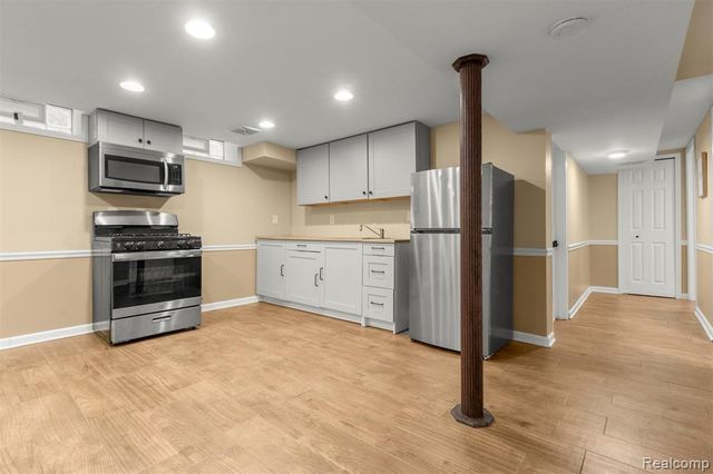 22247 Outer Drive, Dearborn, MI 48124