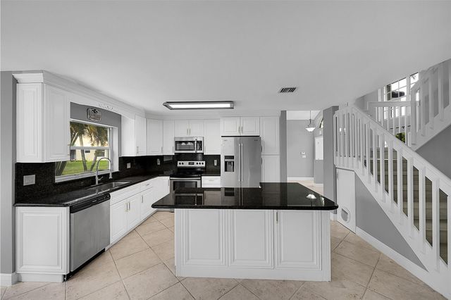 8236 White Rock Cir, Boynton Beach, FL 33436