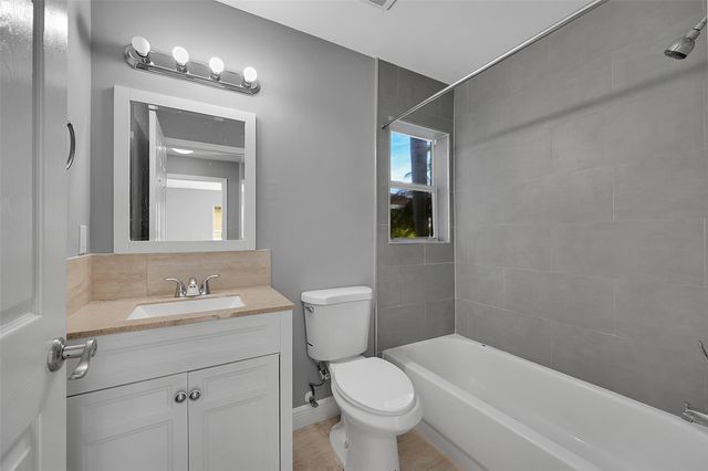 8236 White Rock Cir, Boynton Beach, FL 33436