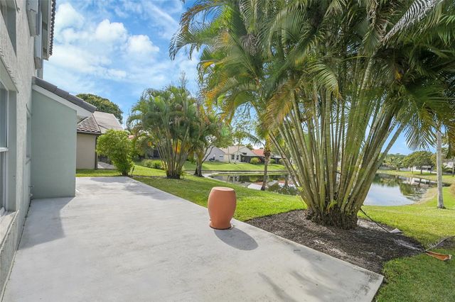 8236 White Rock Cir, Boynton Beach, FL 33436