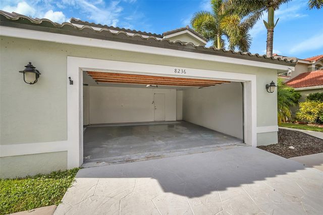 8236 White Rock Cir, Boynton Beach, FL 33436