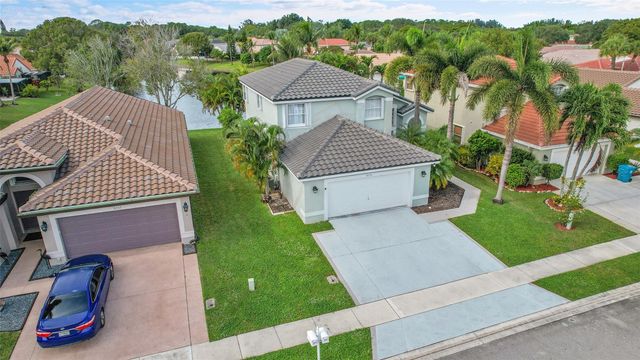 8236 White Rock Cir, Boynton Beach, FL 33436