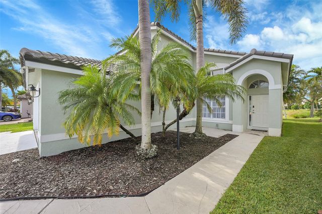8236 White Rock Cir, Boynton Beach, FL 33436