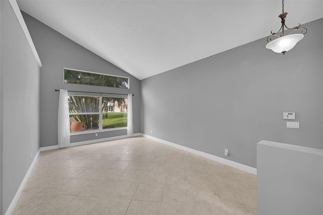 8236 White Rock Cir, Boynton Beach, FL 33436