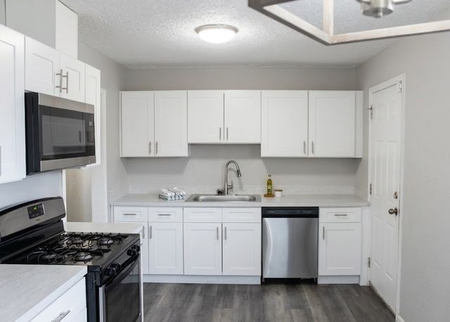 299 Beacon Boulevard, Chicago Heights, IL 60411