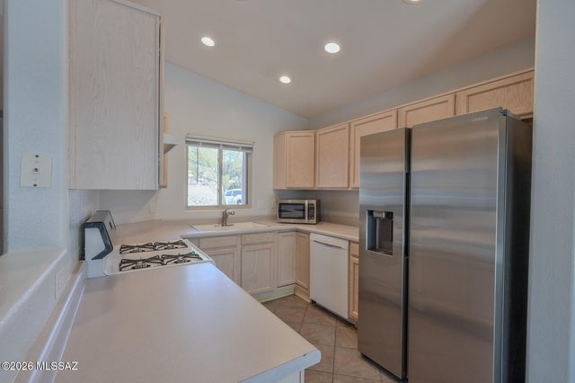 8685 S Desert Dove Drive, Tucson, AZ 85747