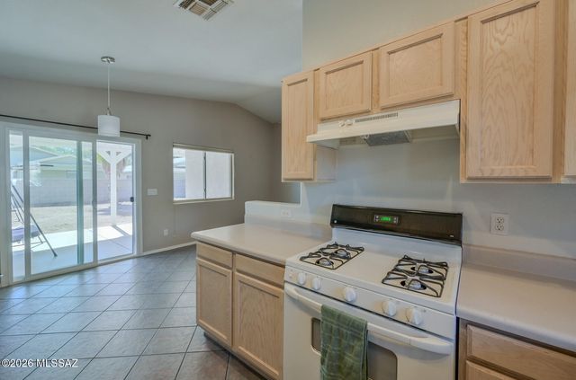 8685 S Desert Dove Drive, Tucson, AZ 85747