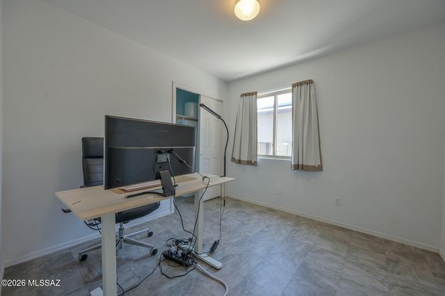 8685 S Desert Dove Drive, Tucson, AZ 85747