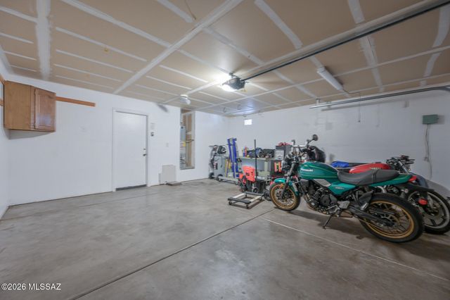 8685 S Desert Dove Drive, Tucson, AZ 85747