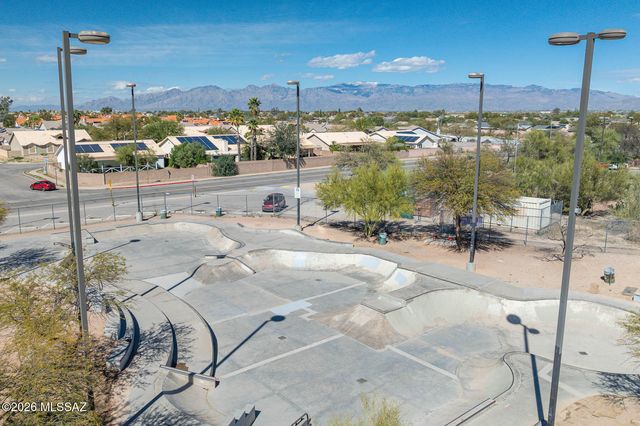 8685 S Desert Dove Drive, Tucson, AZ 85747