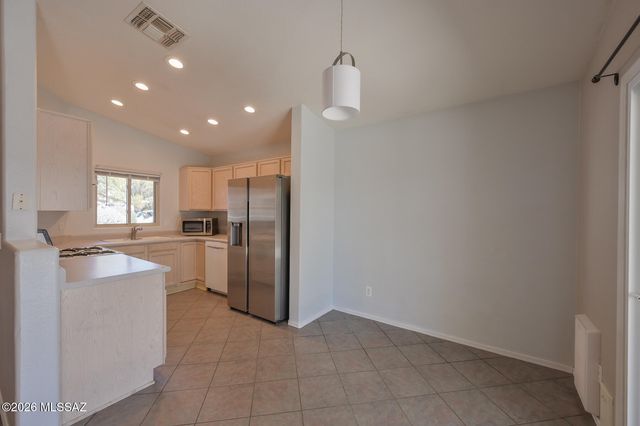 8685 S Desert Dove Drive, Tucson, AZ 85747