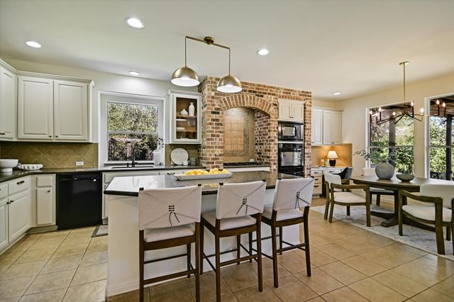 17120 Northlake Hills DR, Jonestown, TX 78645