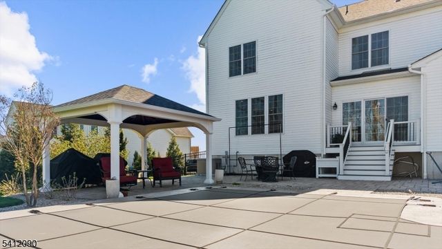 9 Donna Dr, Raritan Twp., NJ 08822