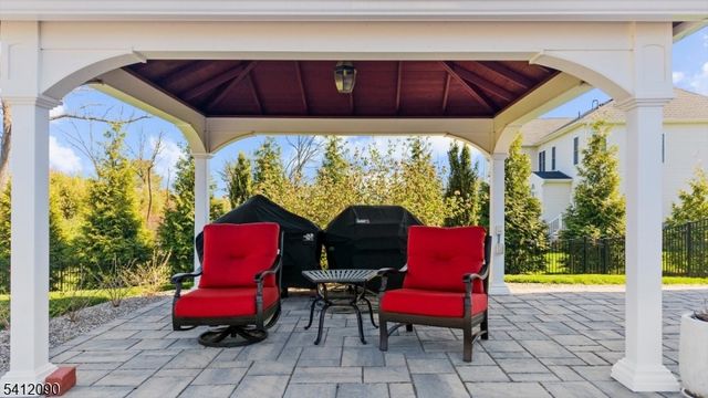 9 Donna Dr, Raritan Twp., NJ 08822