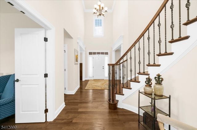 9 Donna Dr, Raritan Twp., NJ 08822