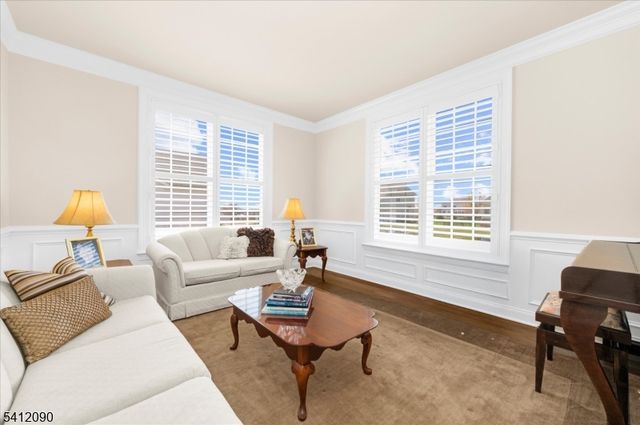 9 Donna Dr, Raritan Twp., NJ 08822