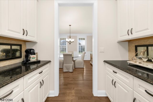 9 Donna Dr, Raritan Twp., NJ 08822