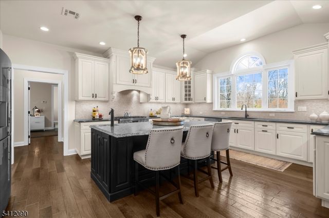 9 Donna Dr, Raritan Twp., NJ 08822