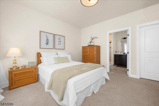 9 Donna Dr, Raritan Twp., NJ 08822