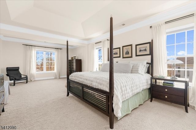 9 Donna Dr, Raritan Twp., NJ 08822