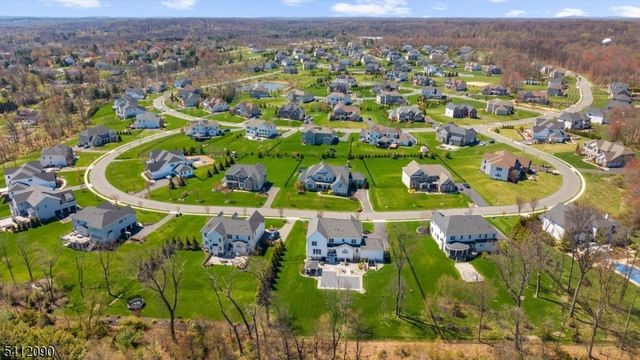 9 Donna Dr, Raritan Twp., NJ 08822
