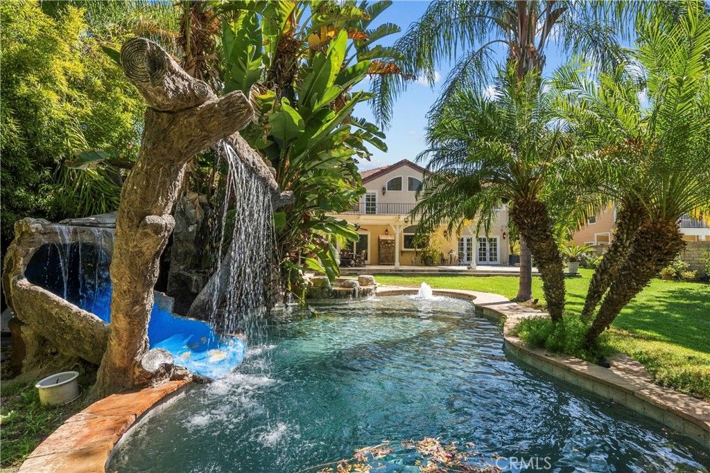 10909 Willowbrae Avenue, Chatsworth, CA 91311 — exterior