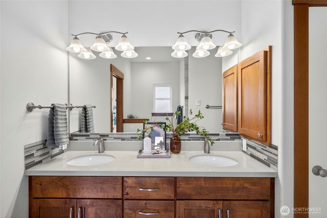 1806 40th Court, Anacortes, WA 98221