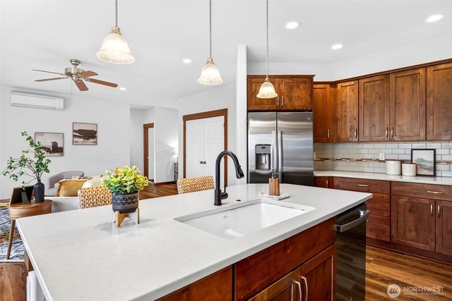 1806 40th Court, Anacortes, WA 98221