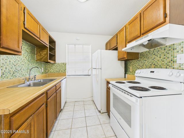 104 Country Lane A, Lafayette, LA 70508