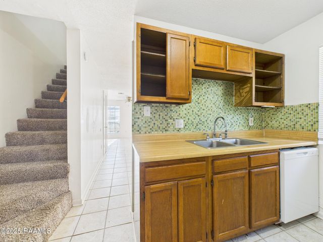 104 Country Lane A, Lafayette, LA 70508