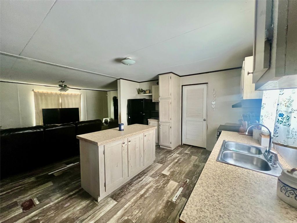 806 S 3rd Street 6, Grandview, TX 76050 — photo 3